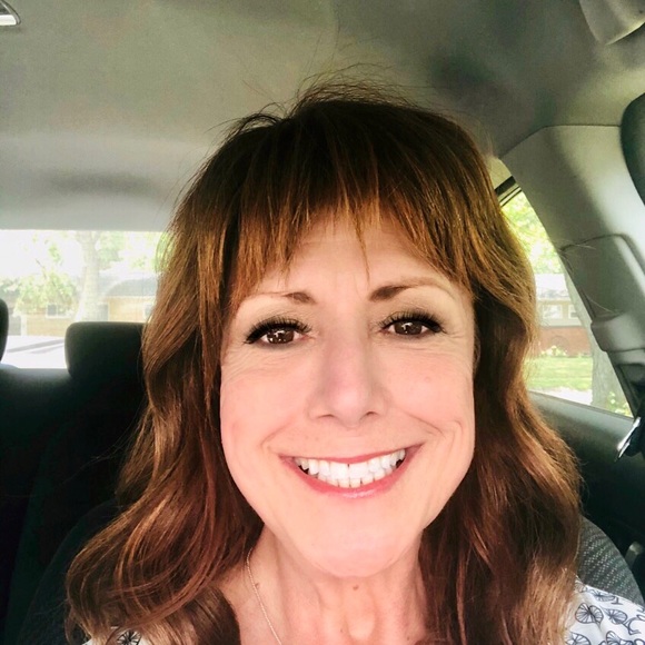 Meet your Posher, Liz - Picture 2 of 3